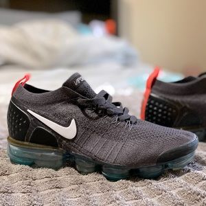 Used Nike Men’s Air Vapormax, Dark Grey, Size 7